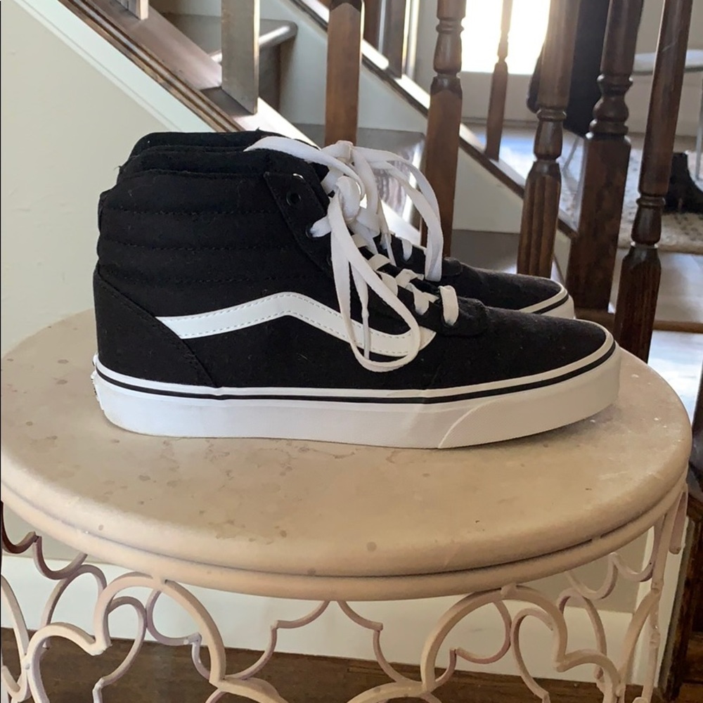 Vans Women’s Black High top sneaker